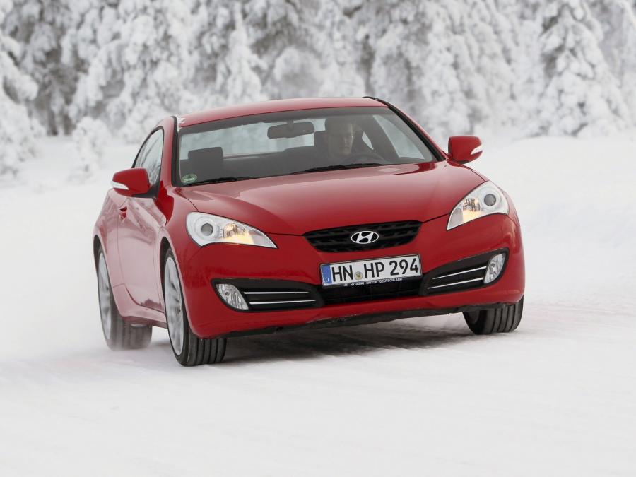  Hyundai Genesis Coupe 2009 года  (фото 2 из 12)